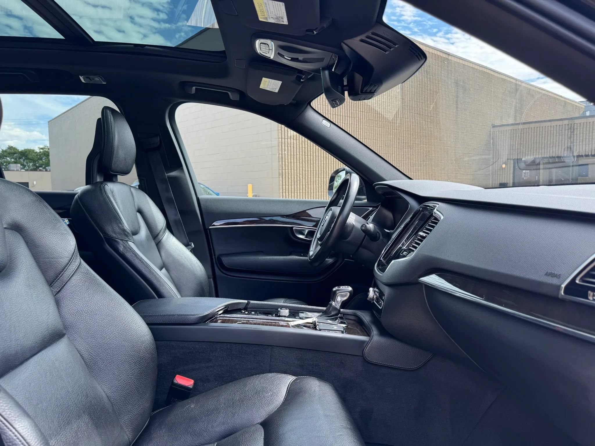 Used 2018 Volvo XC90 T6 Momentum w/ Convenience Package AWD/4WD image 25