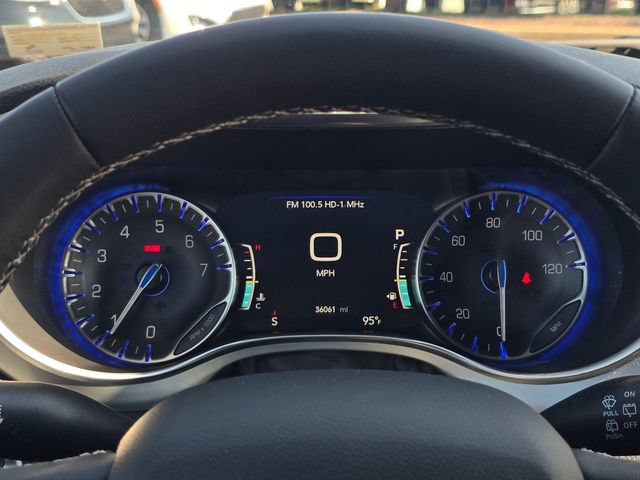 Used 2025 Chrysler Pacifica Limited FWD image 19