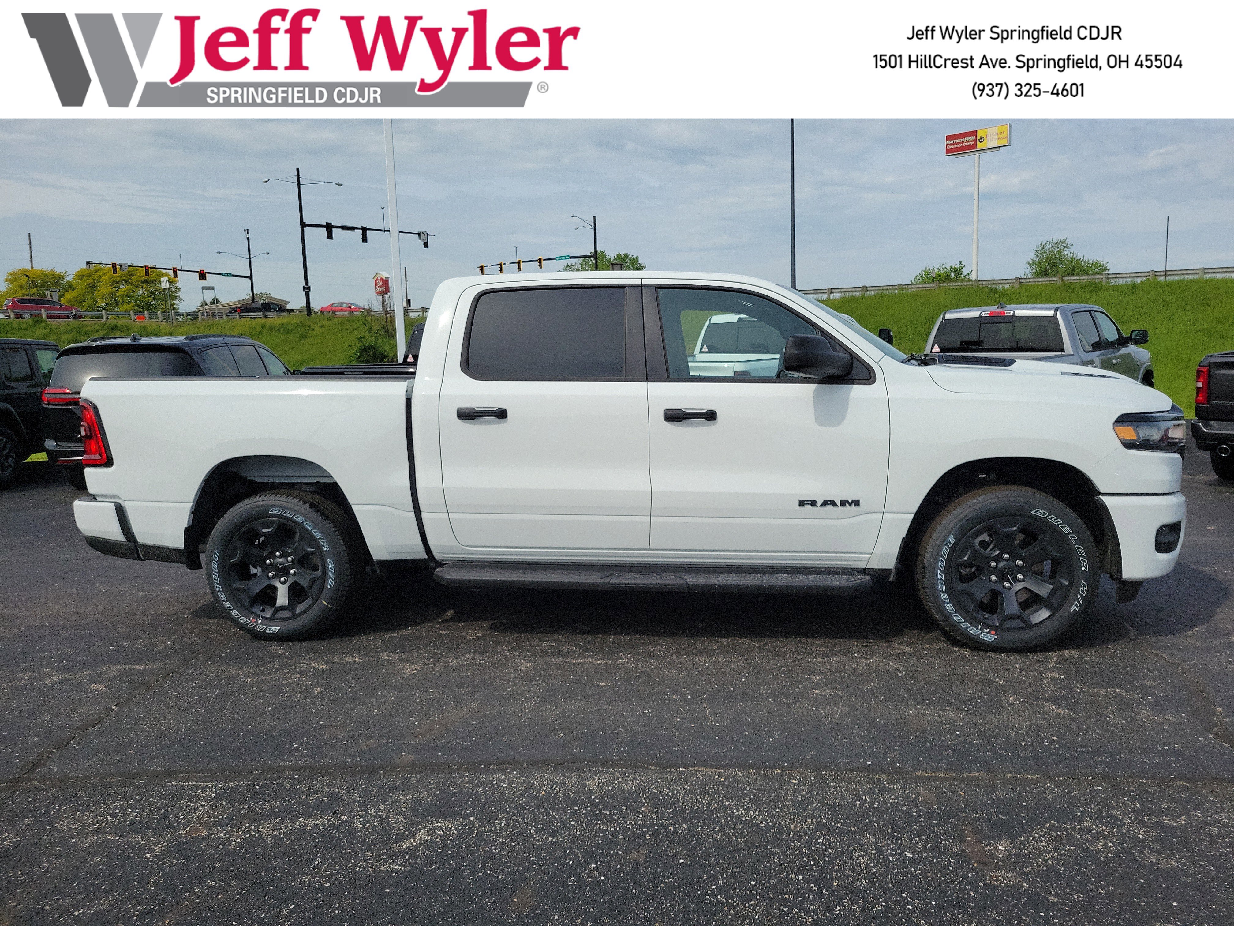 New 2026 RAM 1500 Express AWD/4WD image 3