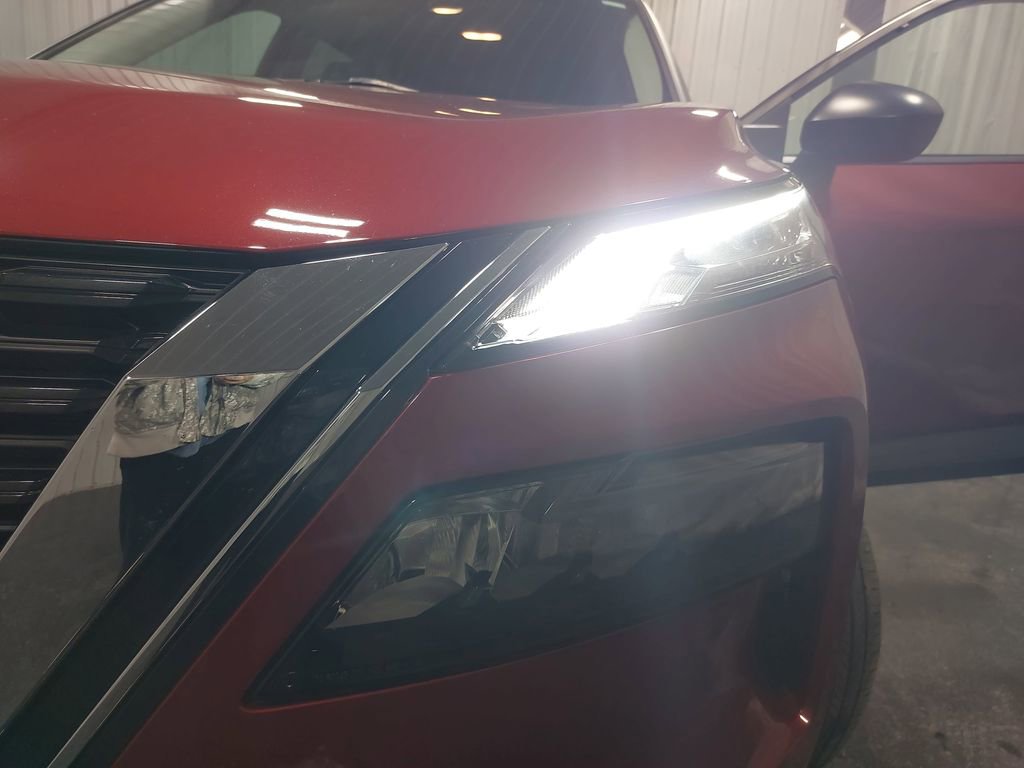 Used 2023 Nissan Rogue S image 29