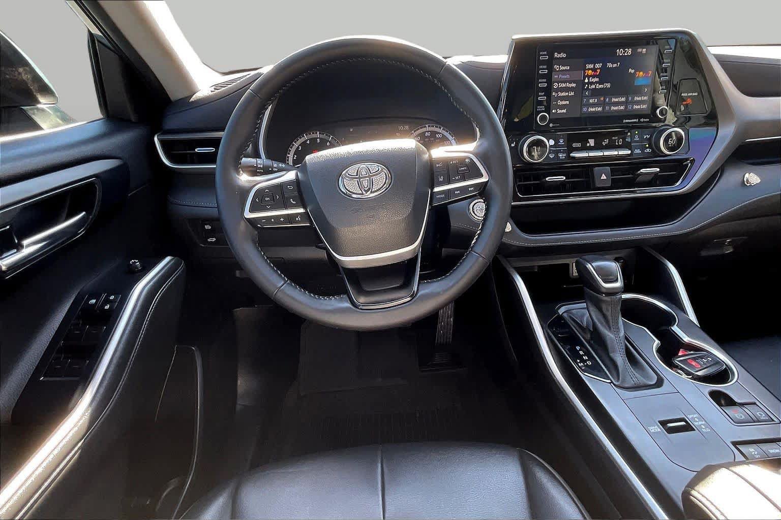 Used 2022 Toyota Highlander XLE FWD image 6