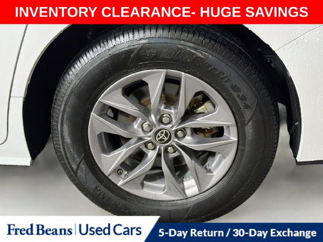 Used 2025 Toyota Sienna XLE FWD image 38