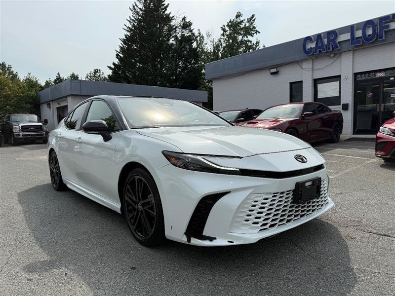Used 2025 Toyota Camry XSE FWD image 4