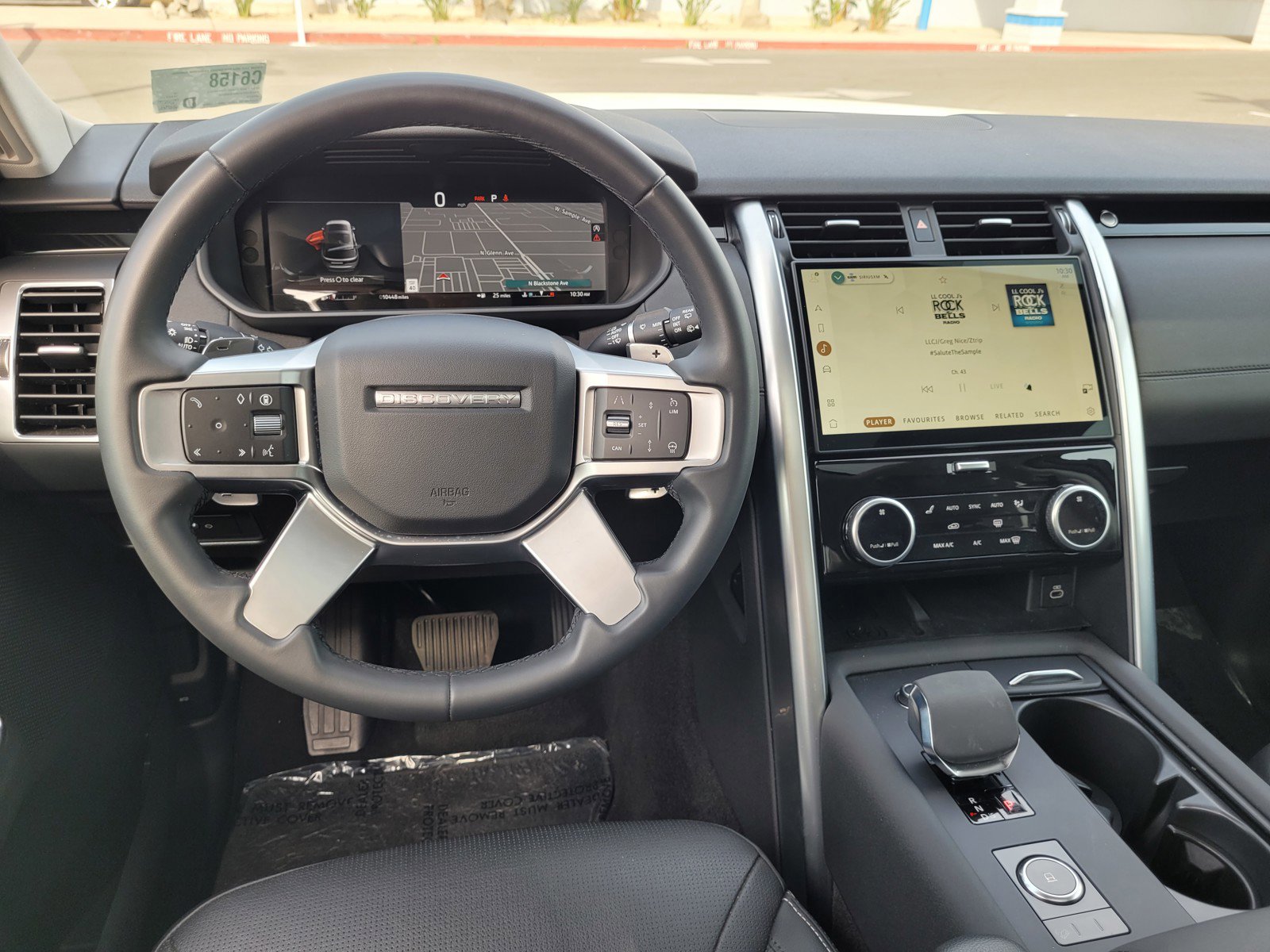 Used 2024 Land Rover Discovery S image 18