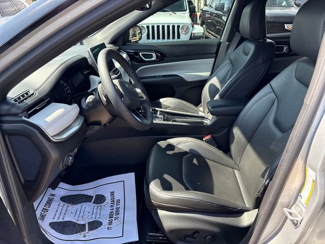 Used 2025 Jeep Compass Limited AWD/4WD image 8