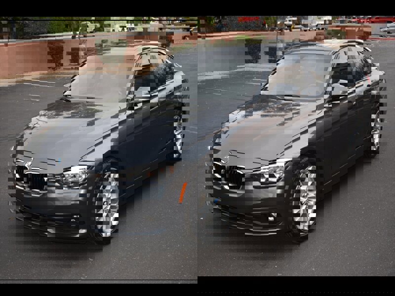 Used 2016 BMW 320i Sedan w/ Sport Package image 3