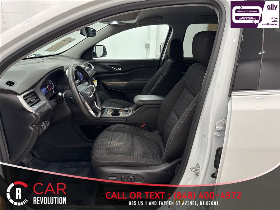 Used 2023 GMC Acadia SLE w/ Driver Convenience Package FWD image 13
