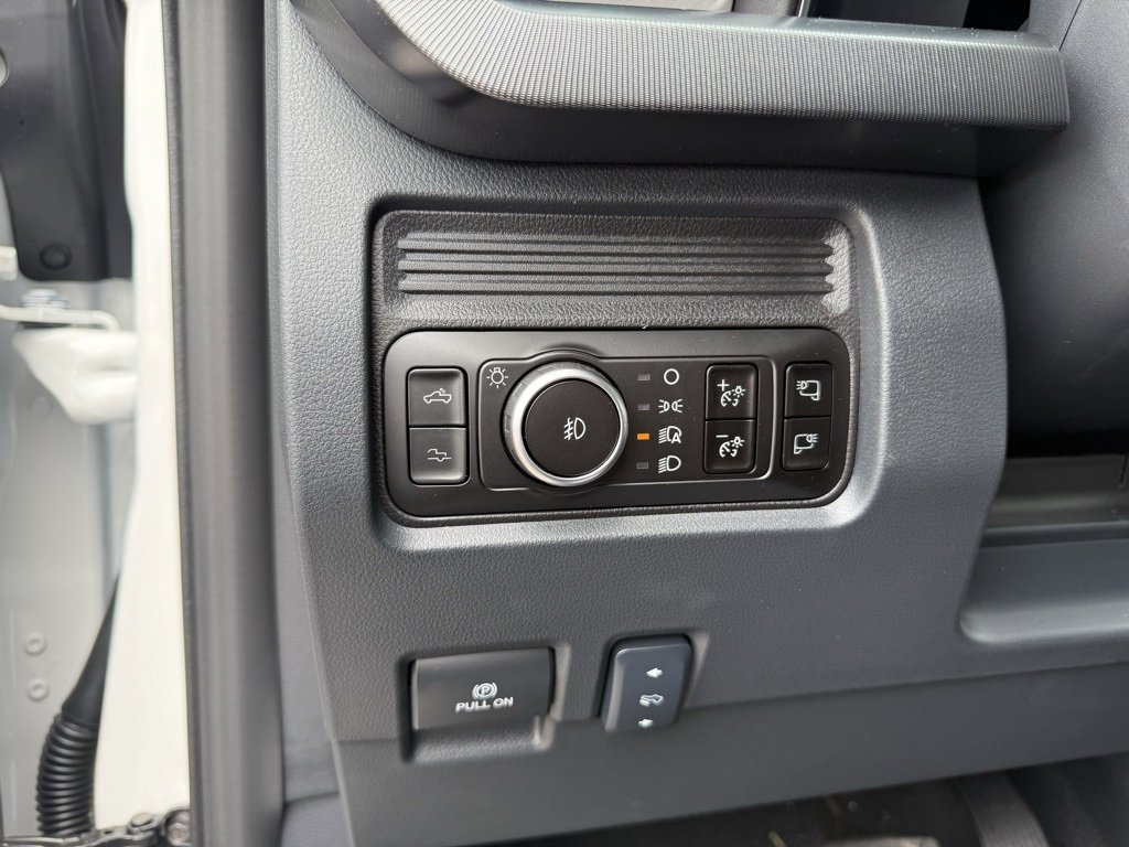 New 2025 Ford F350 Platinum w/ FX4 Off-Road Package image 16