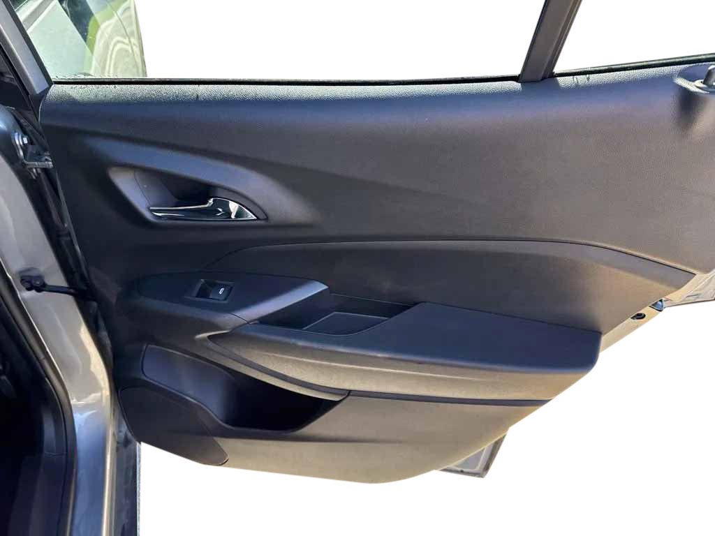 Used 2025 Chevrolet Trax LT FWD image 29