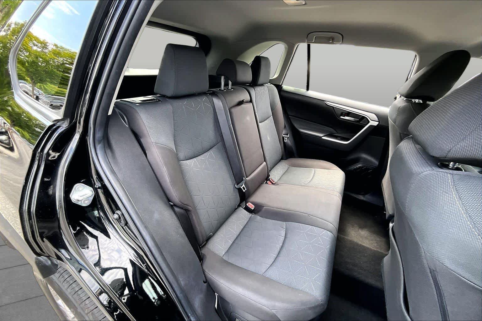 Used 2025 Toyota RAV4 XLE AWD/4WD image 20