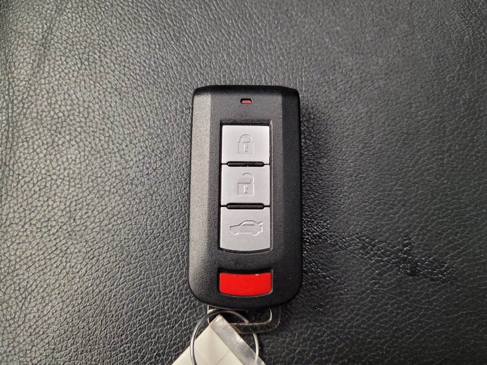 Used 2018 Mitsubishi Outlander SE image 32