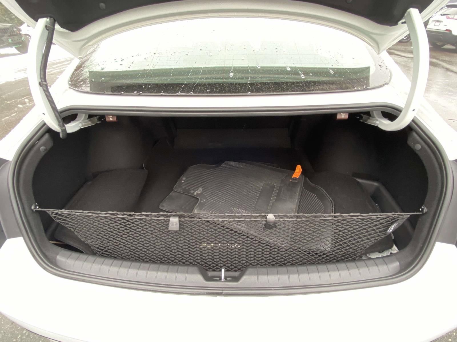 Used 2021 Hyundai Sonata SE w/ Preferred Accessory Package image 9