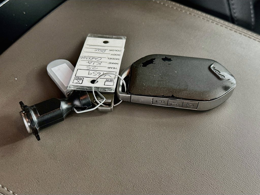 Used 2025 Kia Carnival FWD image 34