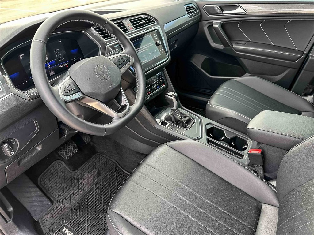 Used 2024 Volkswagen Tiguan SE image 12