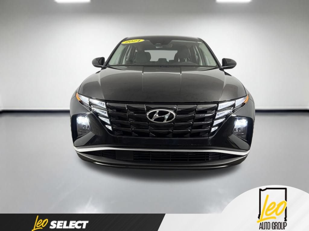 Used 2024 Hyundai Tucson SE FWD image 2