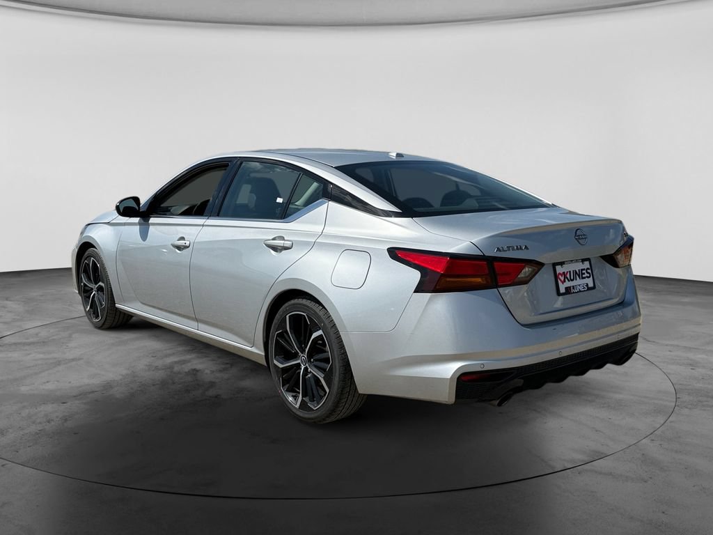 Used 2024 Nissan Altima 2.5 SR FWD image 7