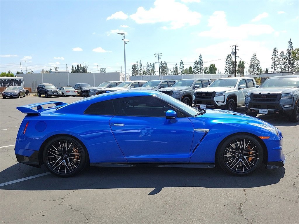 Used 2024 Nissan GT-R Premium w/ Premium Interior Package image 32
