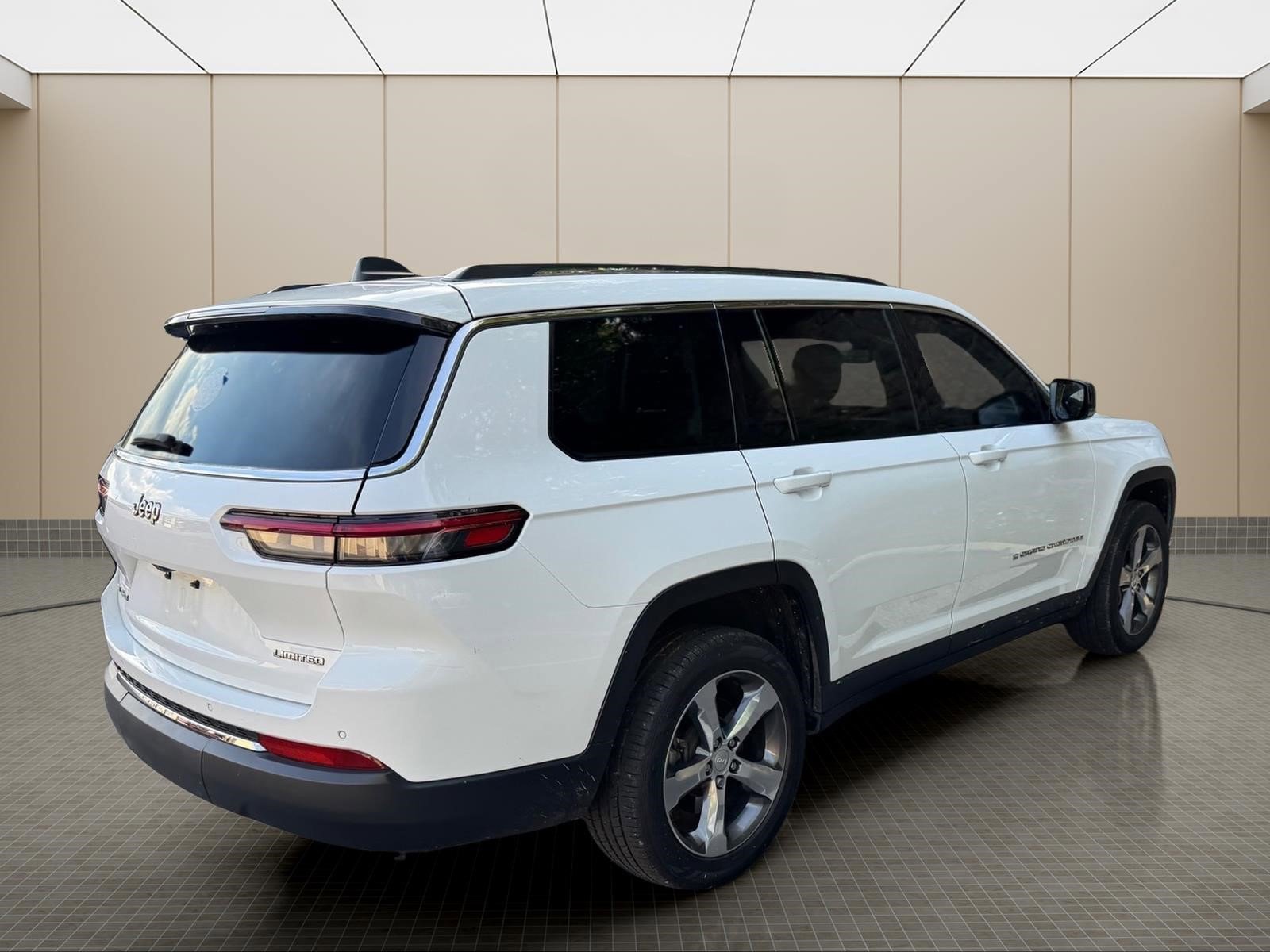 Used 2021 Jeep Grand Cherokee L Limited AWD/4WD image 17