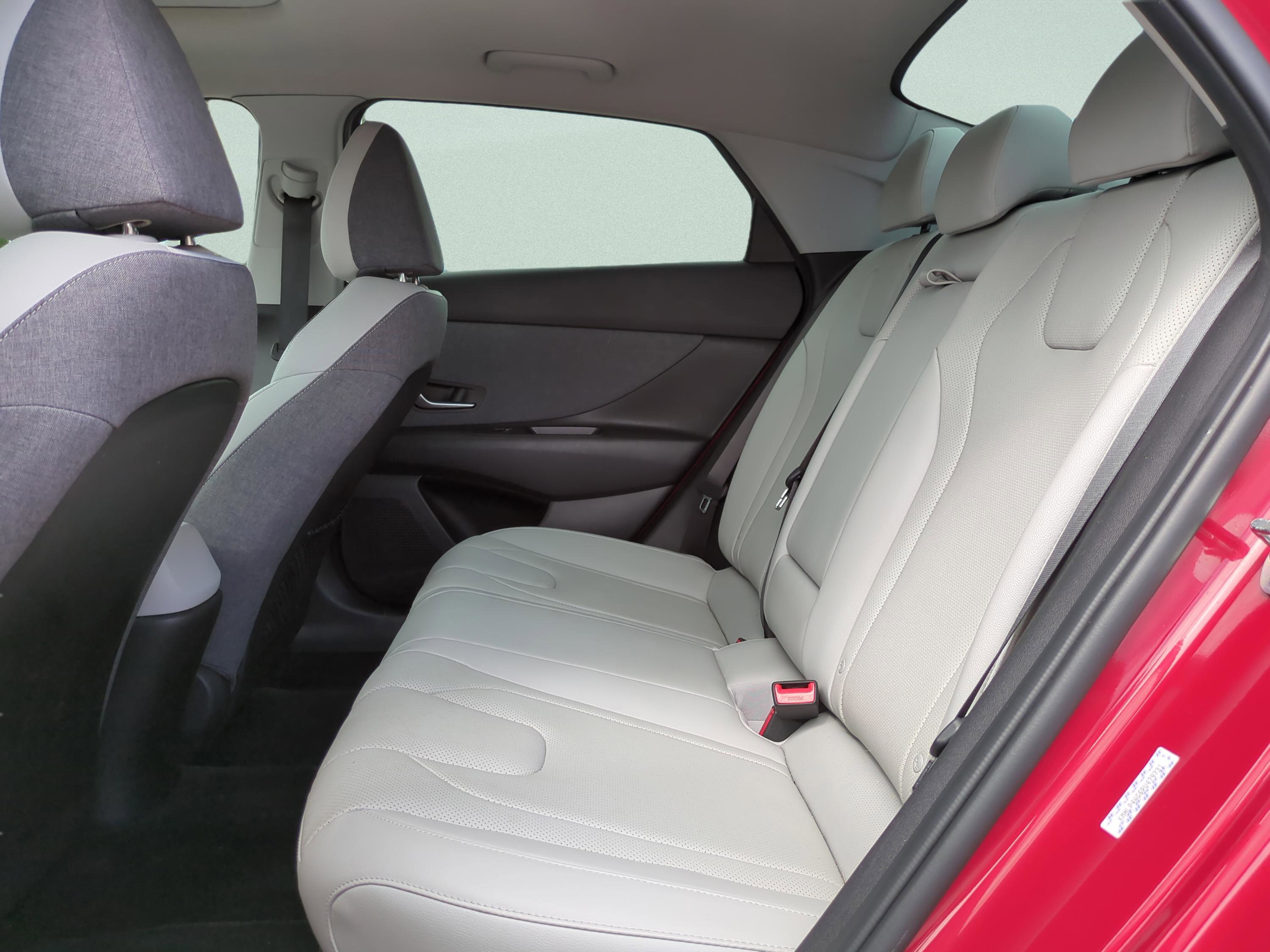 Certified 2023 Hyundai Elantra Limited FWD image 9