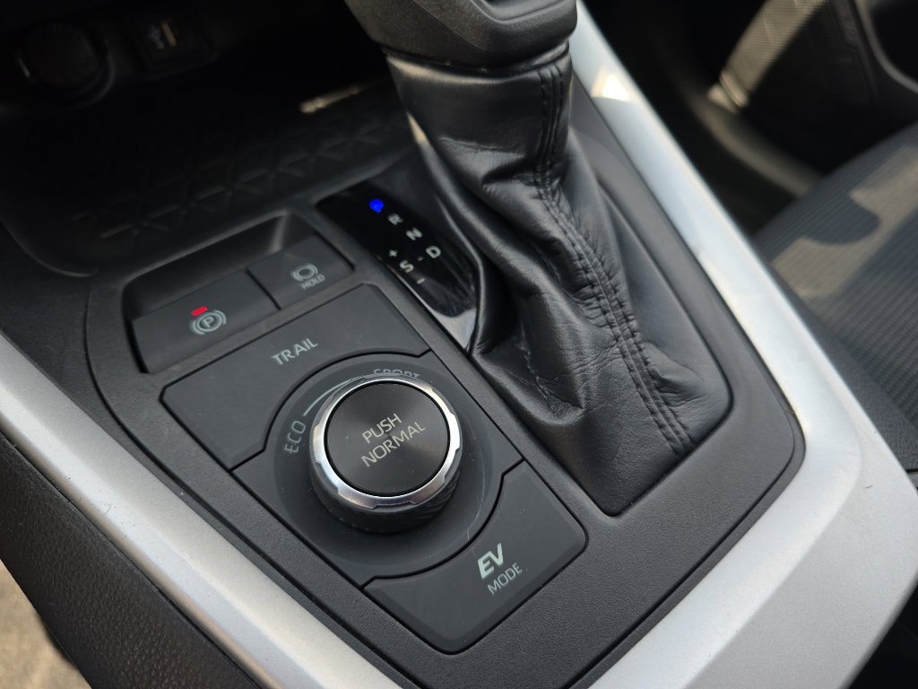 Used 2023 Toyota RAV4 LE image 18