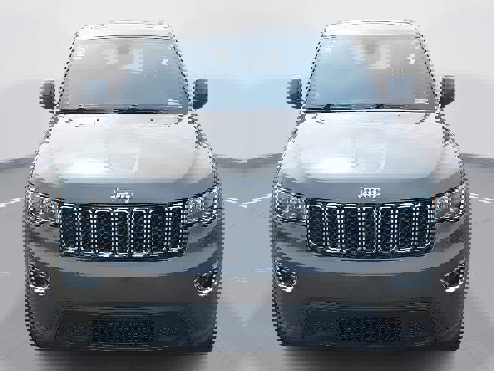 Used 2021 Jeep Grand Cherokee Laredo image 2
