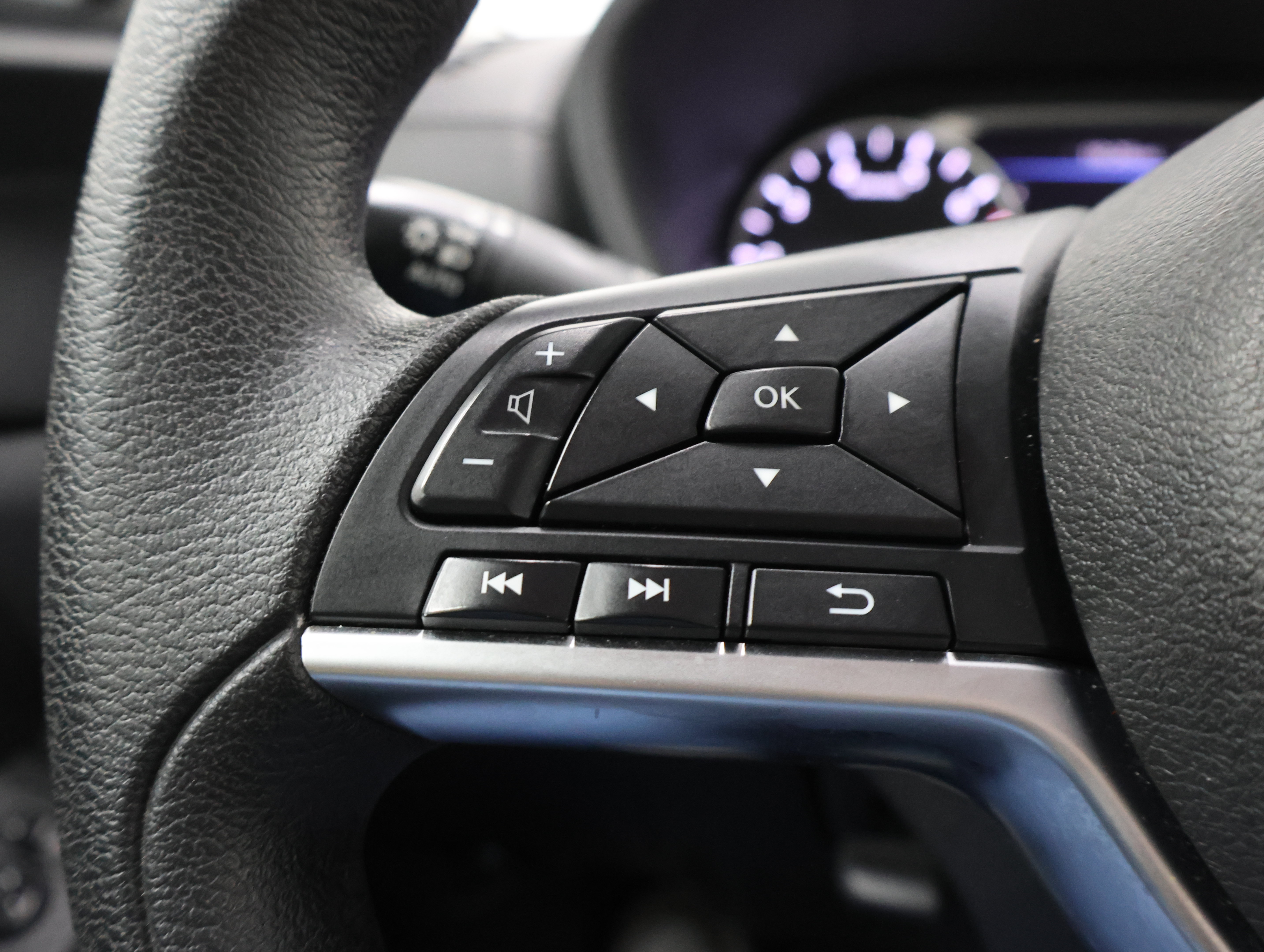 Used 2024 Nissan Sentra SV FWD image 15