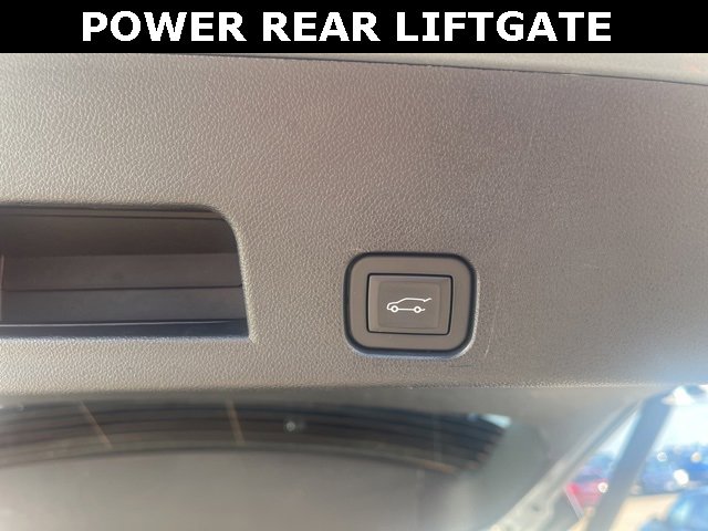 Used 2025 Chevrolet Traverse LT image 14