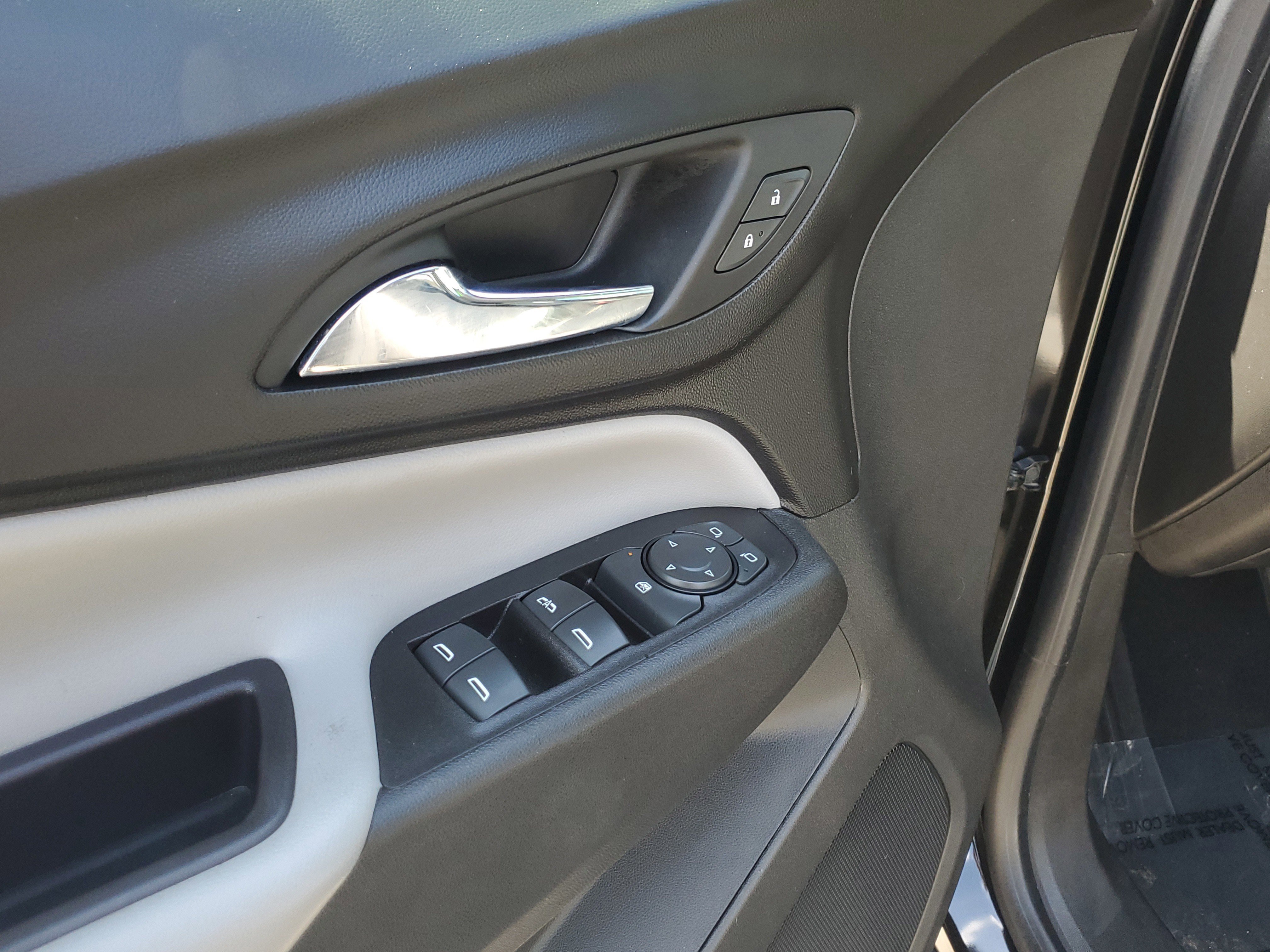 Used 2020 Chevrolet Equinox LS w/ LS Convenience Package image 19