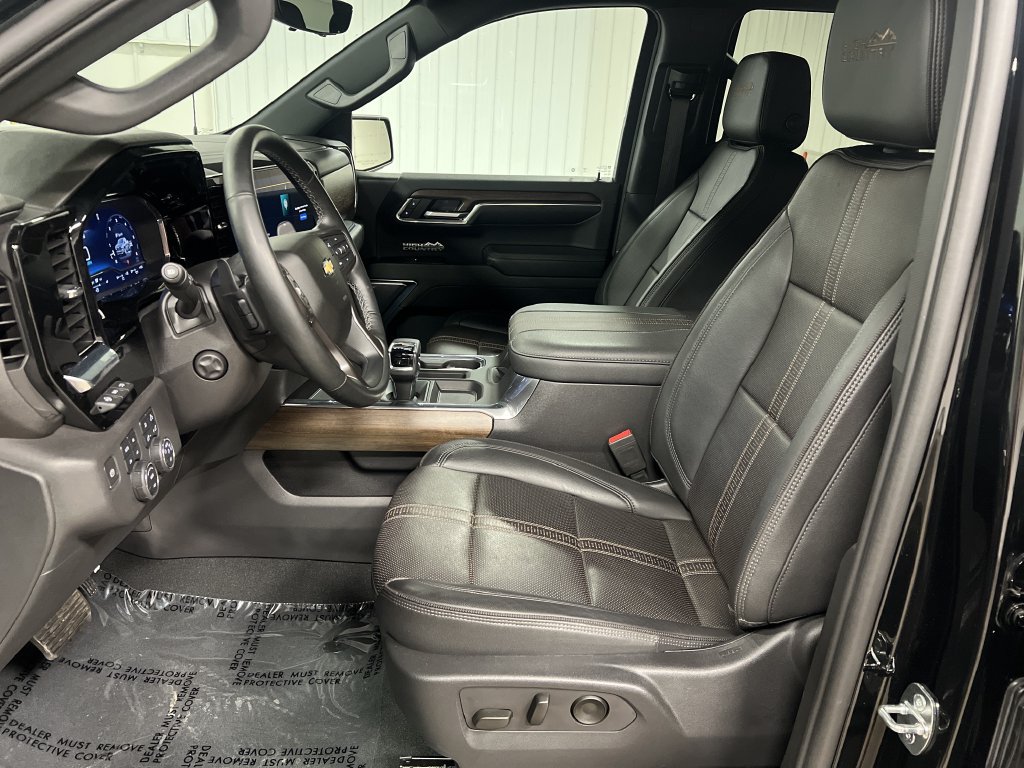 Certified 2024 Chevrolet Silverado 1500 High Country w/ Technology Package AWD/4WD image 13
