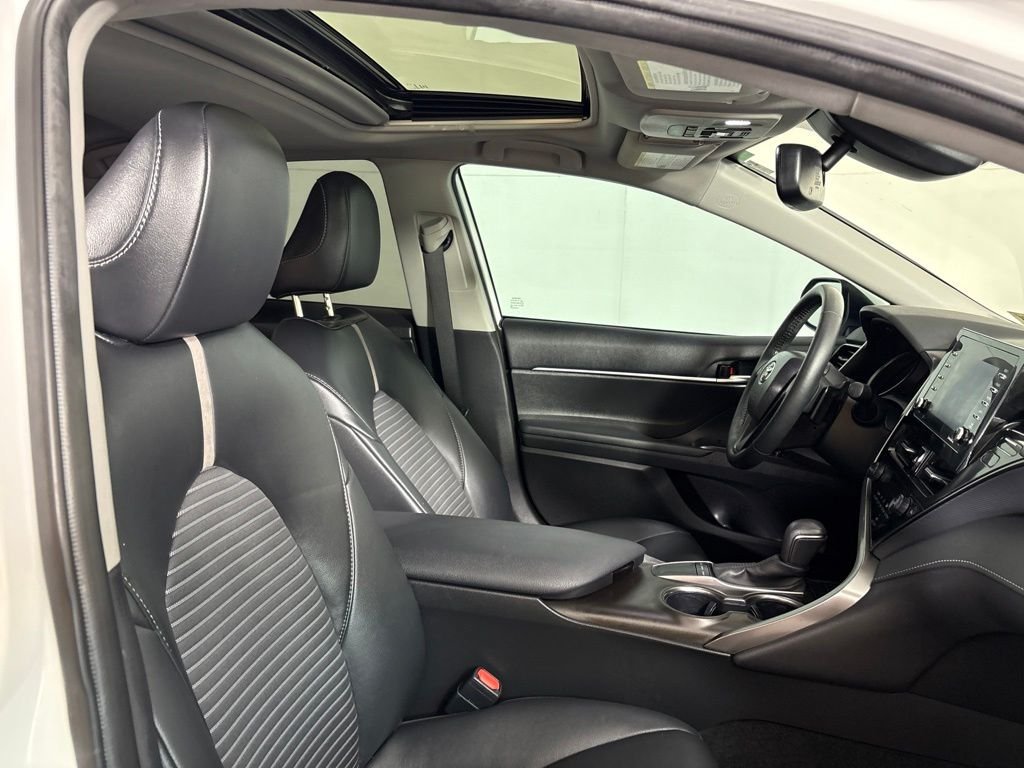 Used 2024 Toyota Camry SE w/ Convenience Package FWD image 17