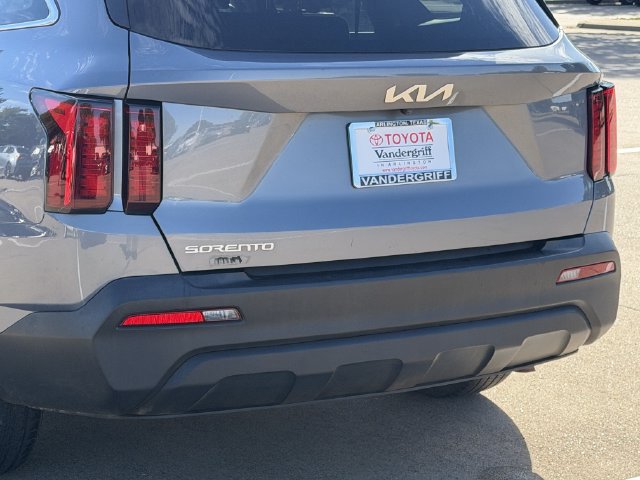 Used 2023 Kia Sorento LX FWD image 6