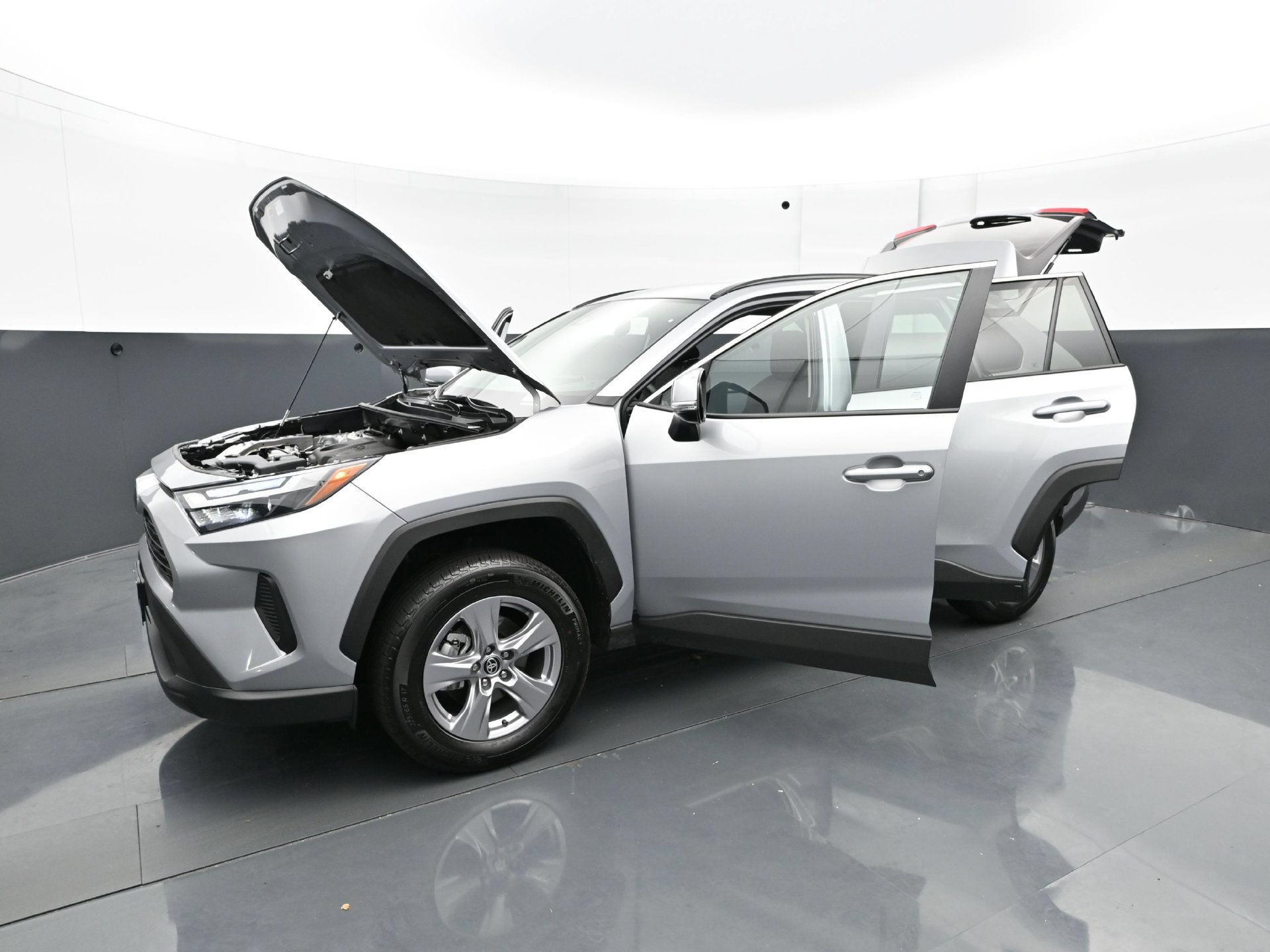 Used 2025 Toyota RAV4 XLE AWD/4WD image 34