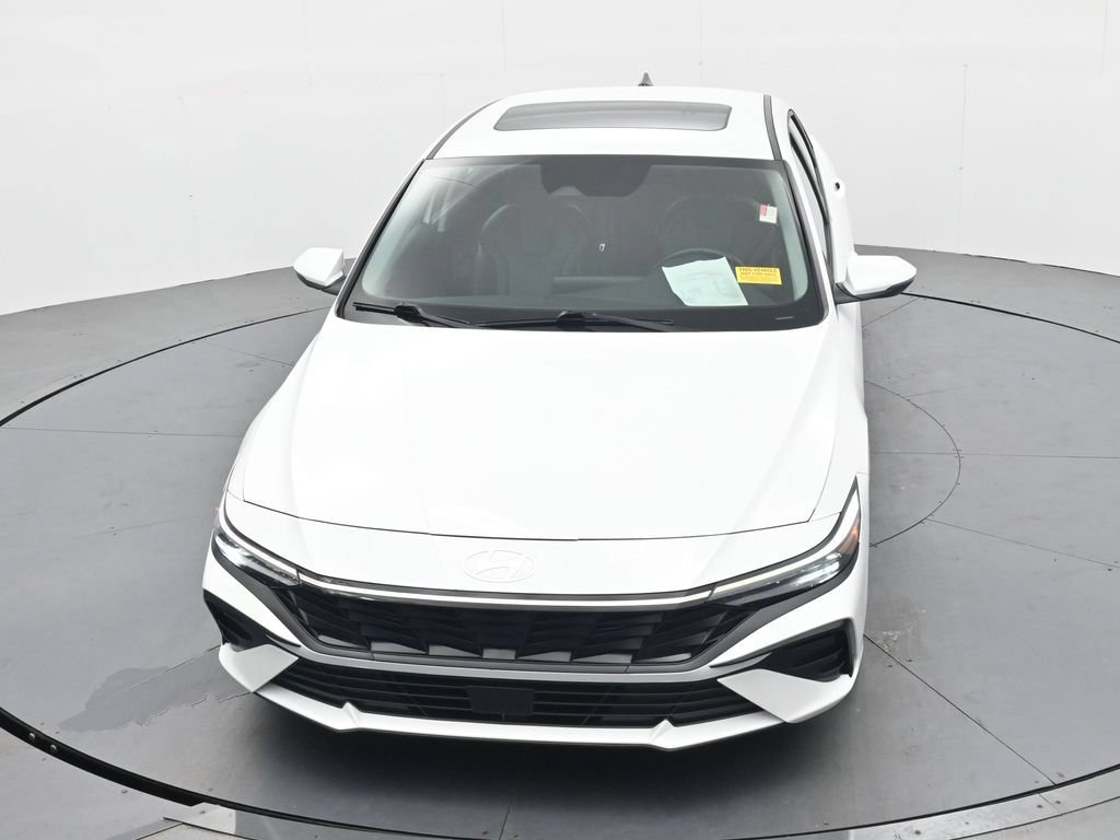 Used 2025 Hyundai Elantra Limited FWD image 21