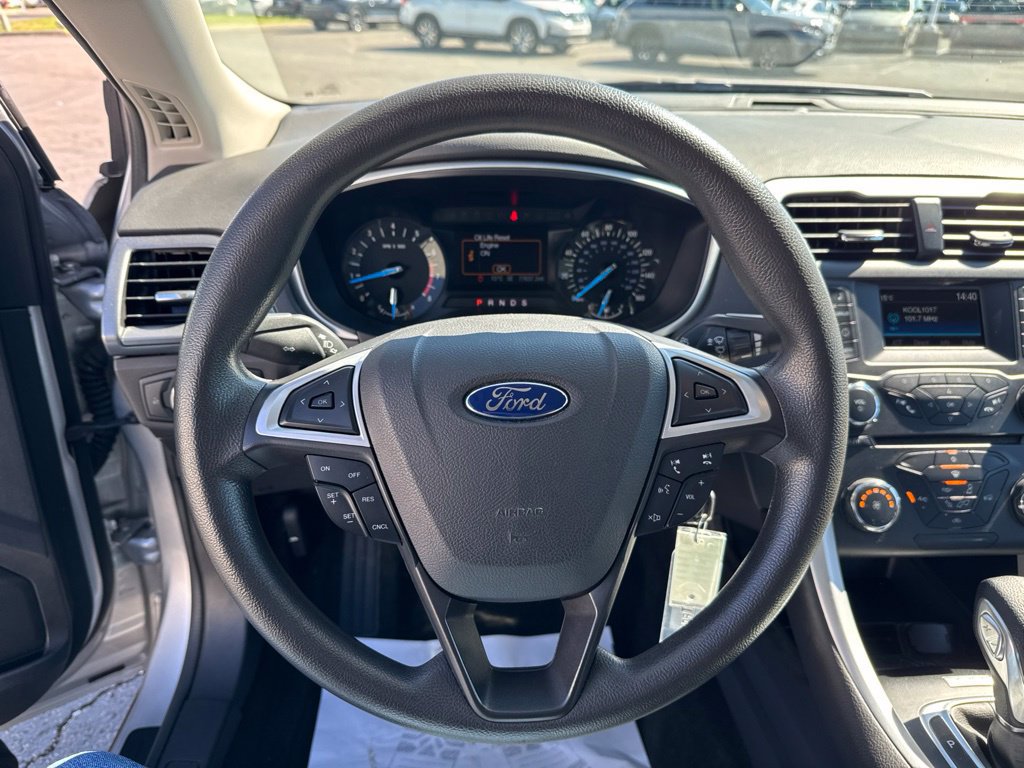 Used 2016 Ford Fusion SE FWD image 15