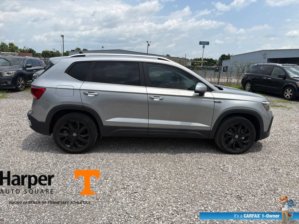 Used 2023 Volkswagen Taos SE w/ Panoramic Sunroof Package FWD image 6