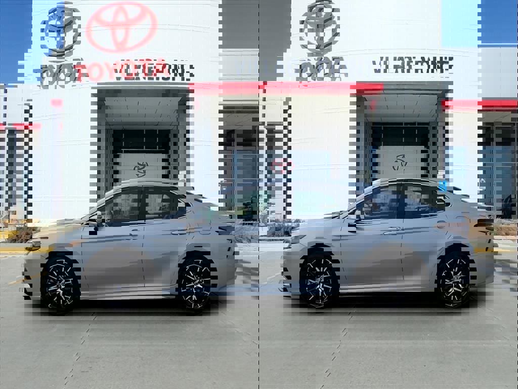 Certified 2023 Toyota Camry SE image 2