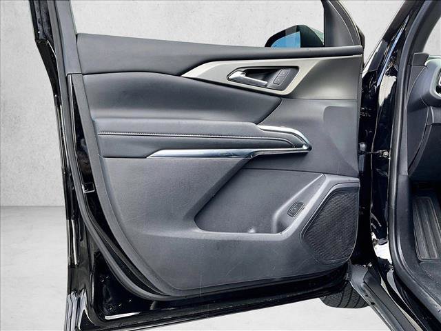 Used 2025 Chevrolet Traverse LT FWD image 18