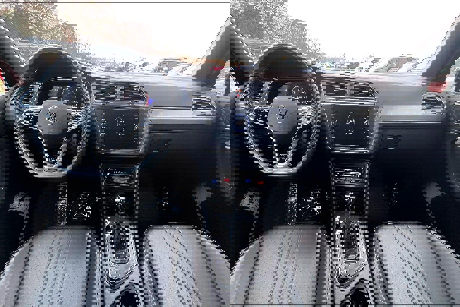 Used 2024 Volkswagen Tiguan SE R-Line image 14