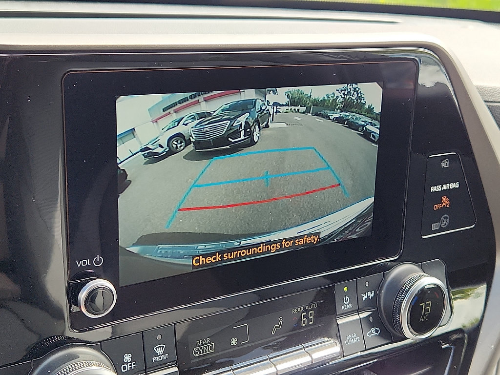 Used 2023 Toyota Highlander L FWD image 18