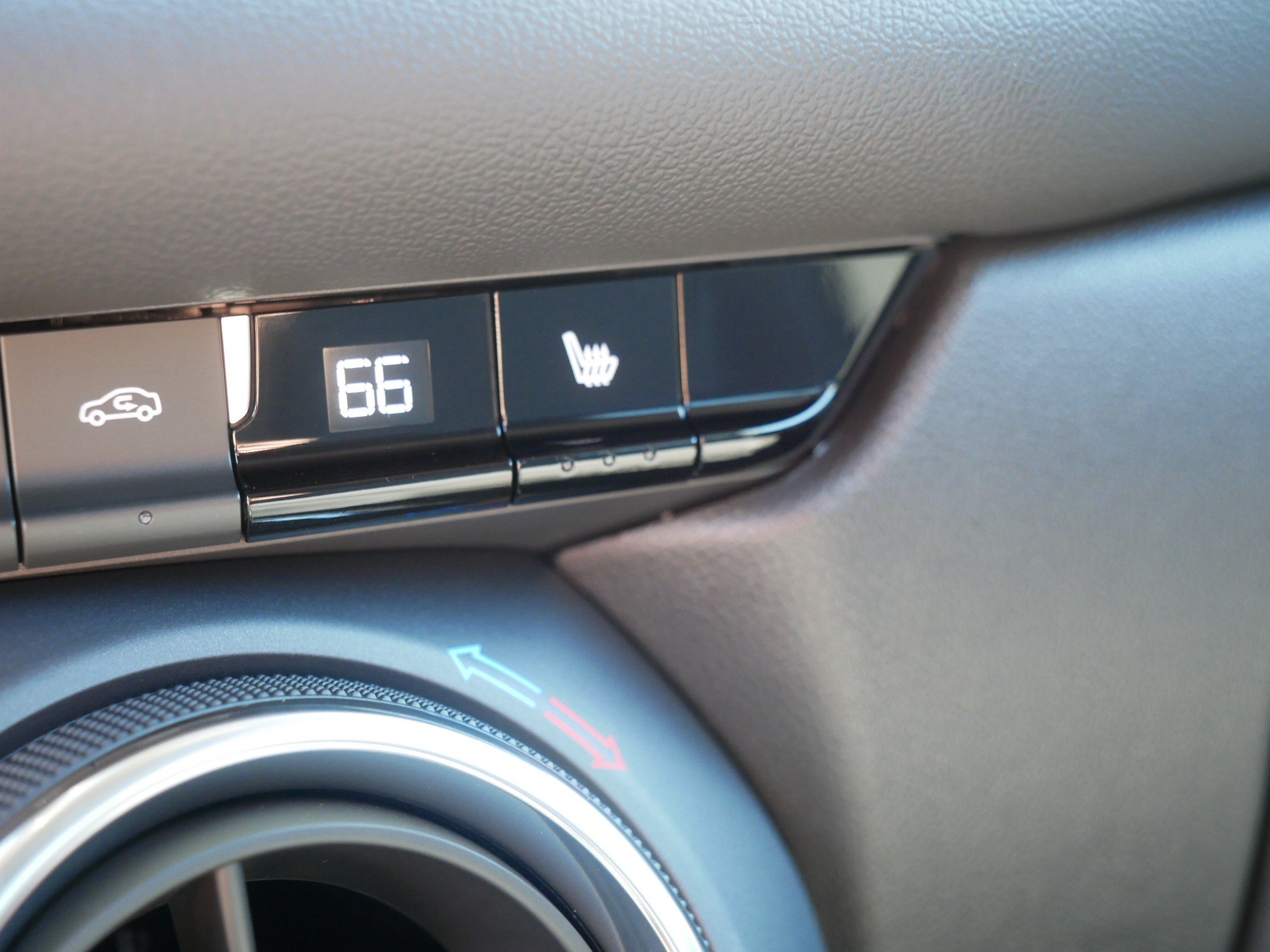 Used 2025 Chevrolet Blazer LT AWD/4WD image 32