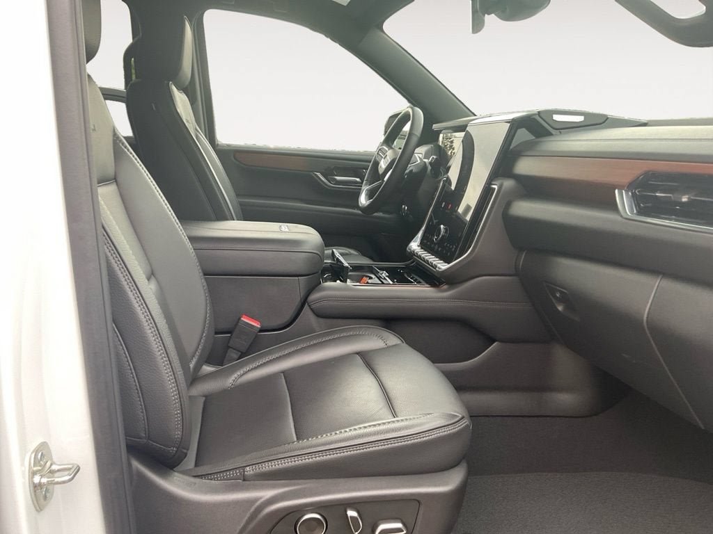 Certified 2025 GMC Yukon Denali AWD/4WD image 15