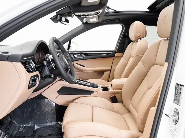 Certified 2025 Porsche Macan image 6