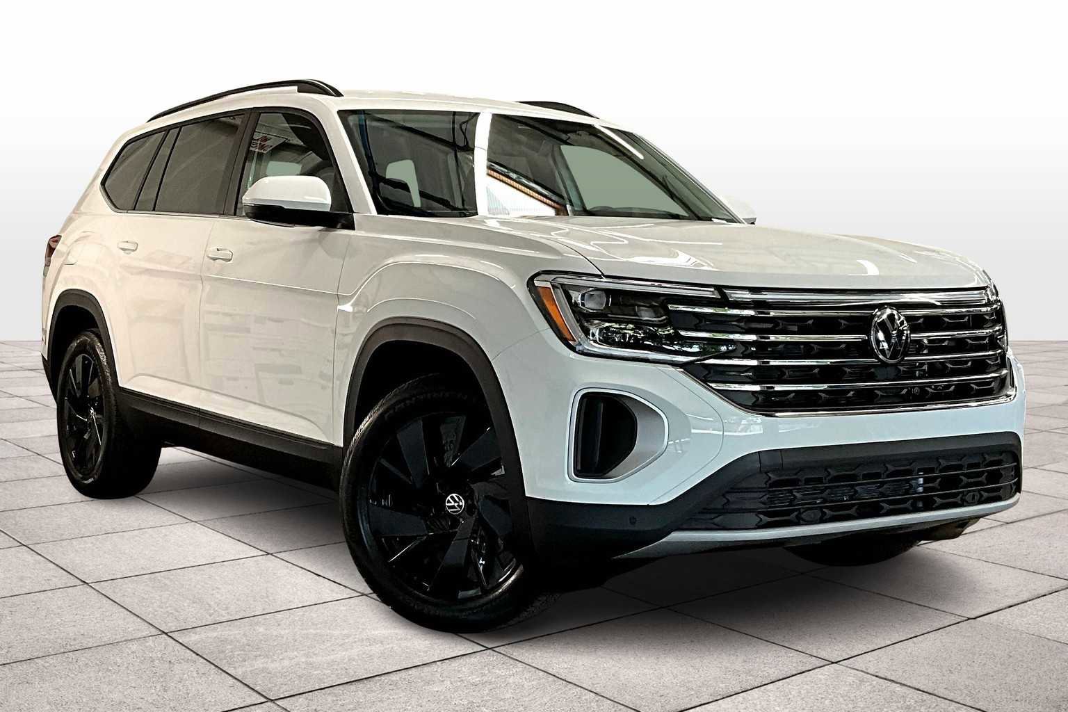 New 2025 Volkswagen Atlas SE image 2