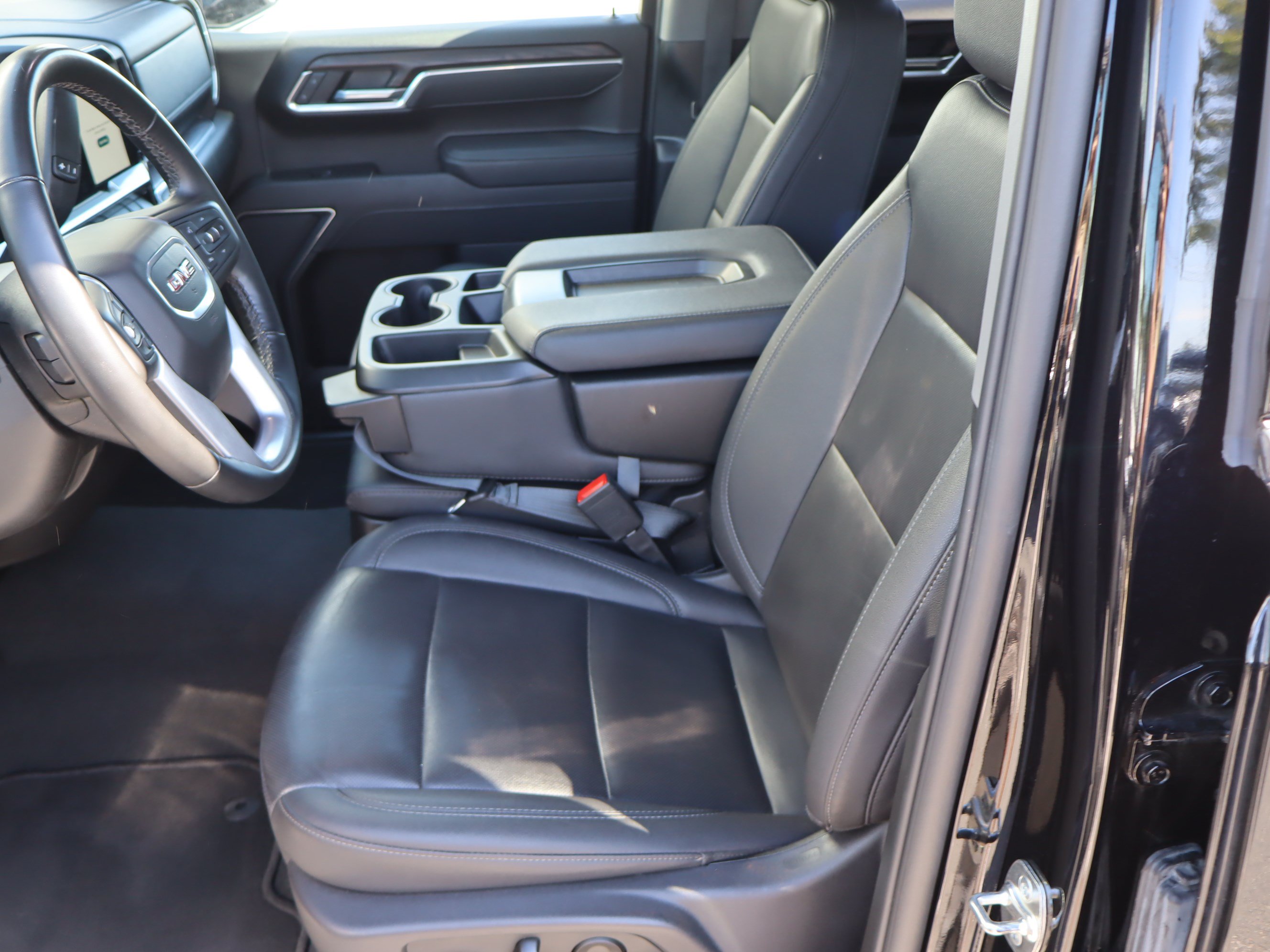 Used 2025 GMC Sierra 1500 SLT AWD/4WD image 17