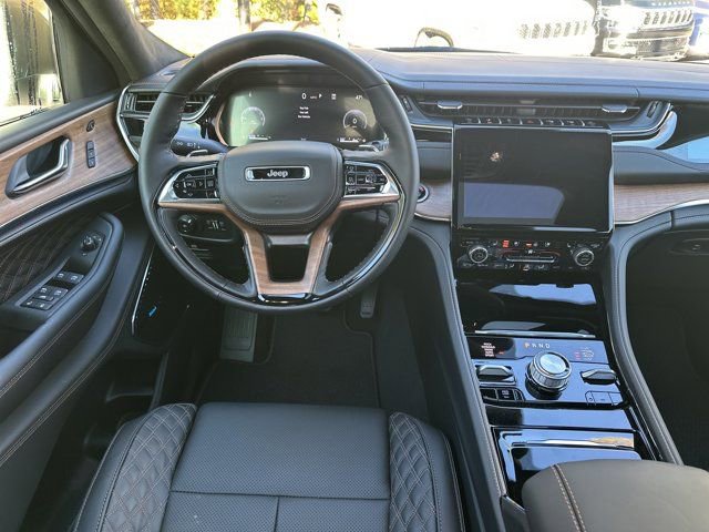 New 2025 Jeep Grand Cherokee Summit image 21