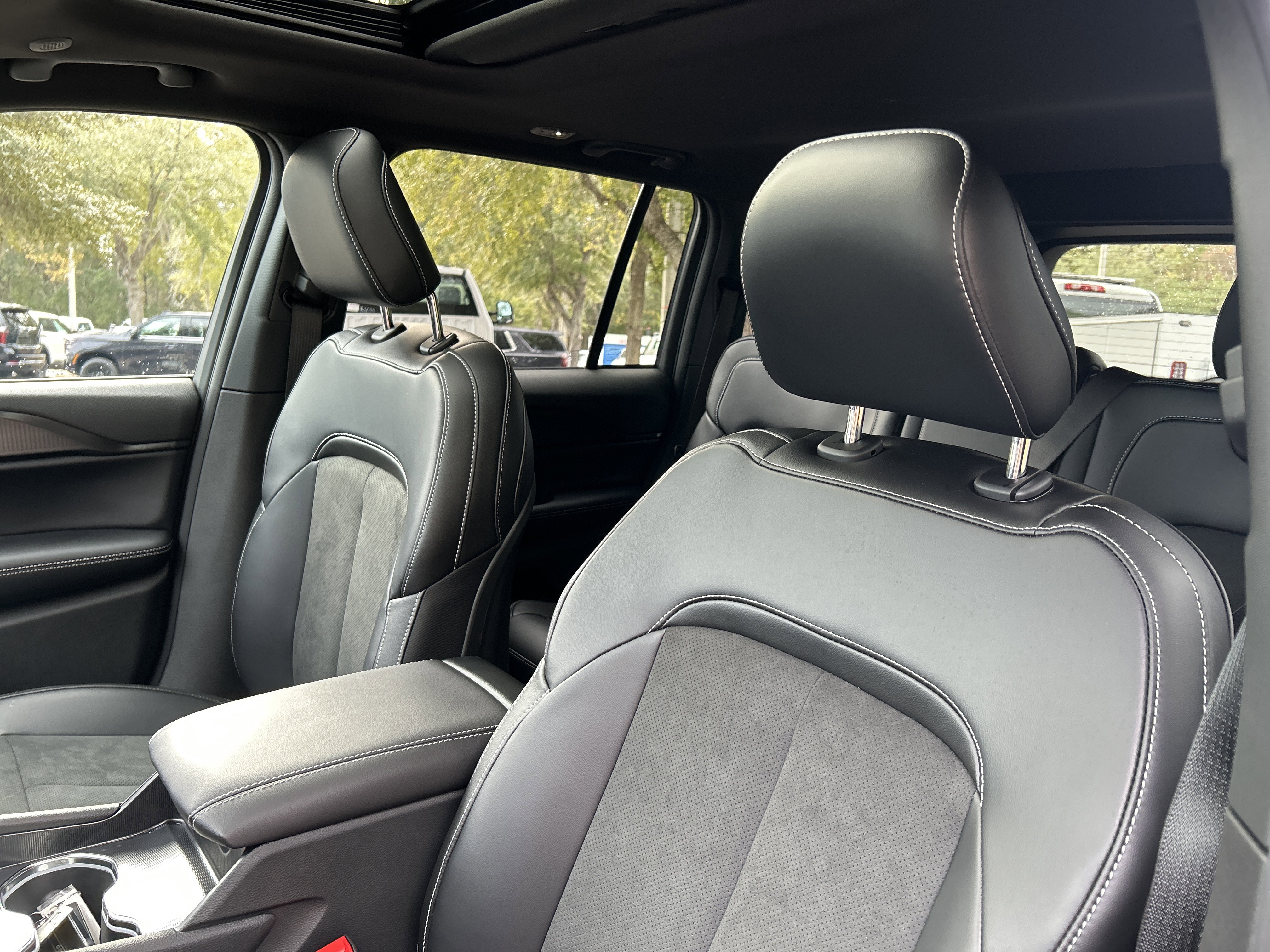 New 2025 Jeep Grand Cherokee Altitude image 15