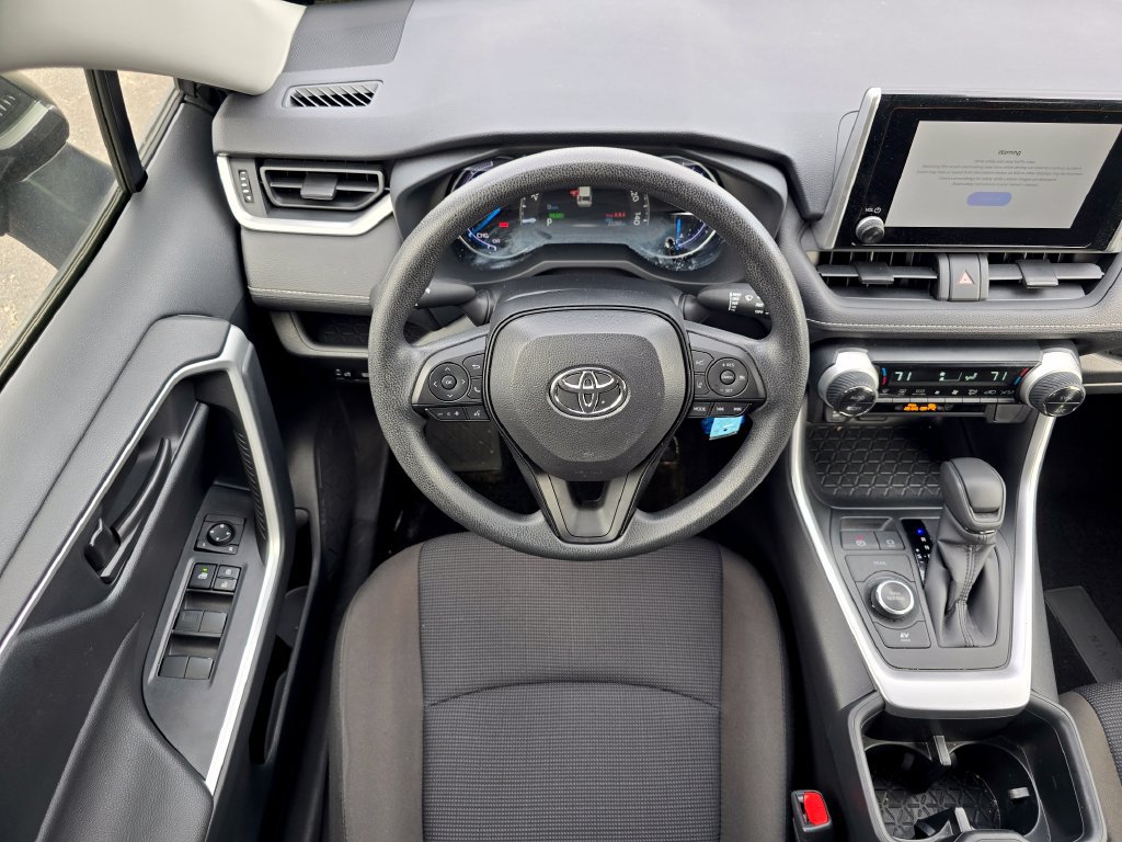 Used 2025 Toyota RAV4 LE AWD/4WD image 22