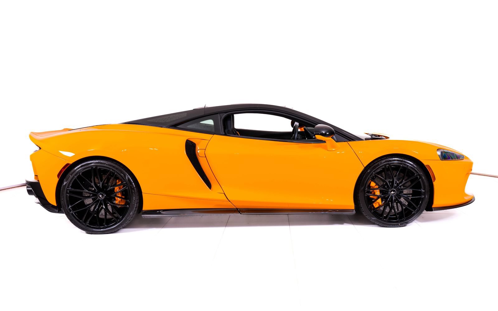Used 2023 McLaren GT RWD image 6