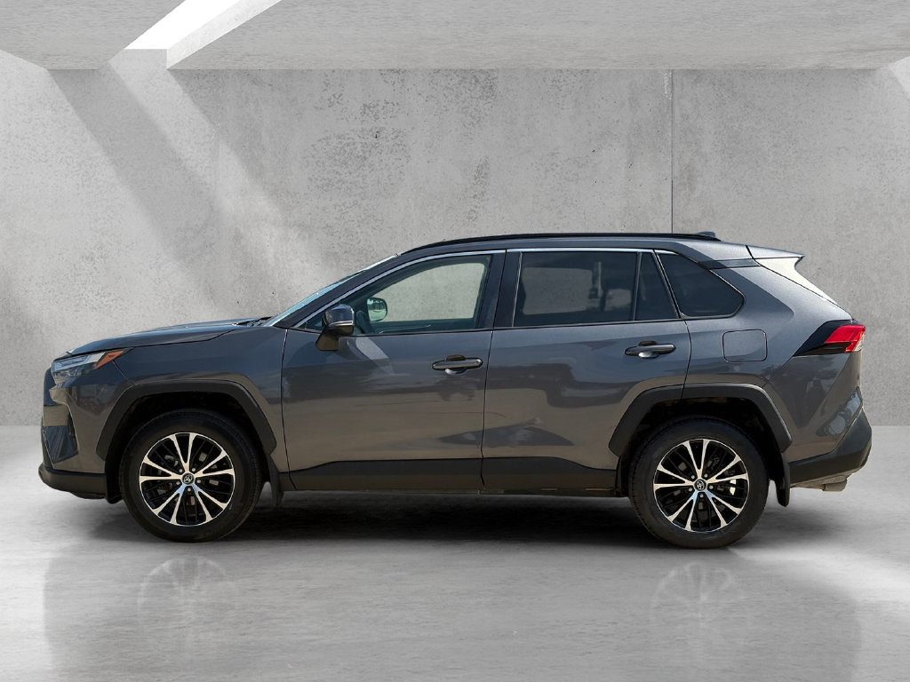 Used 2022 Toyota RAV4 XLE Premium FWD image 8