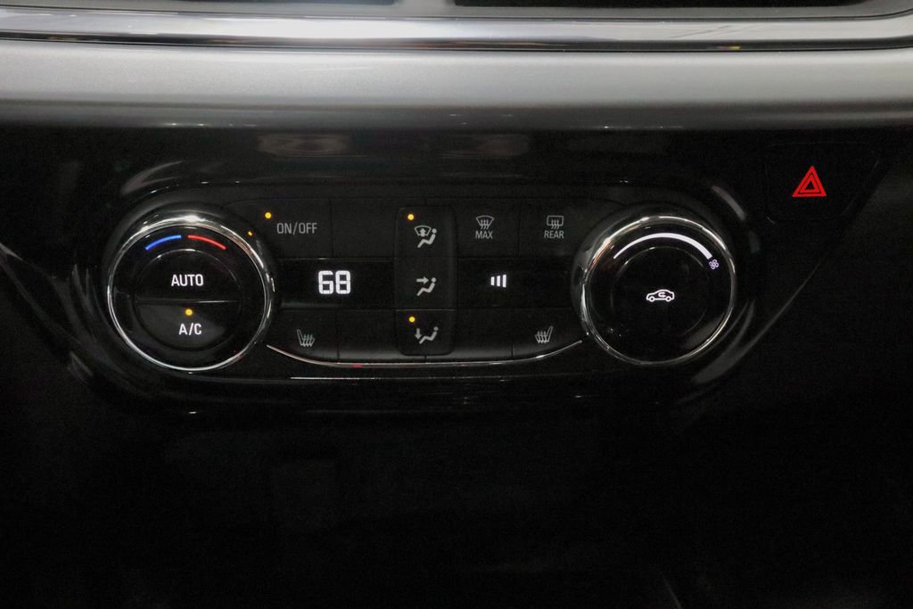 Used 2025 Chevrolet Trax LT w/ LT Convenience Package image 29